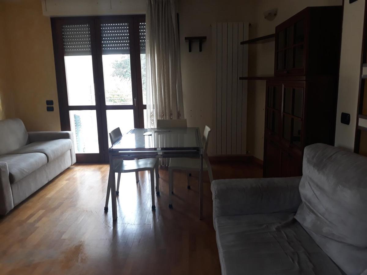 Alloggio Petunia Busto Arsizio Luaran gambar